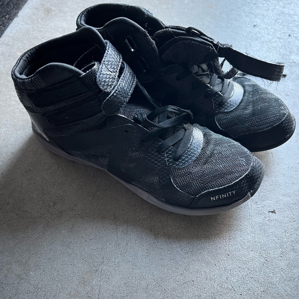 BEAST MID-TOP CHEER SHOES